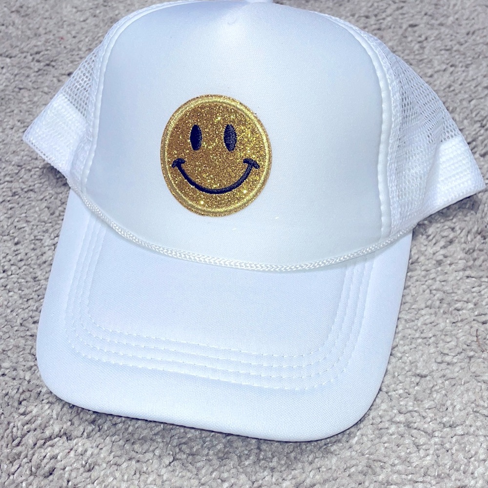 New white adjustable trucker hat white with smile face